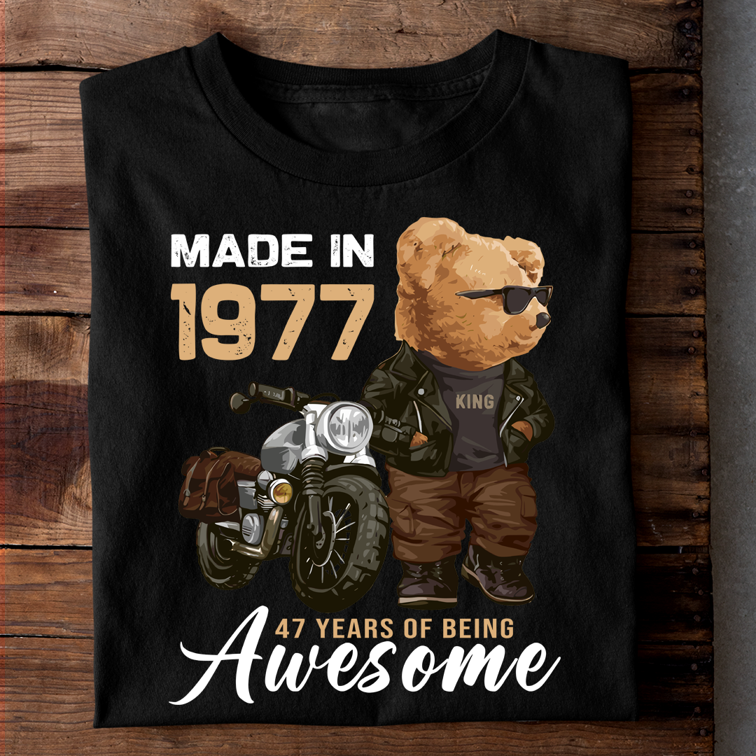 MADE IN 1977 47 YEARS OF BEING AWESOME LUXURY T SHIRT