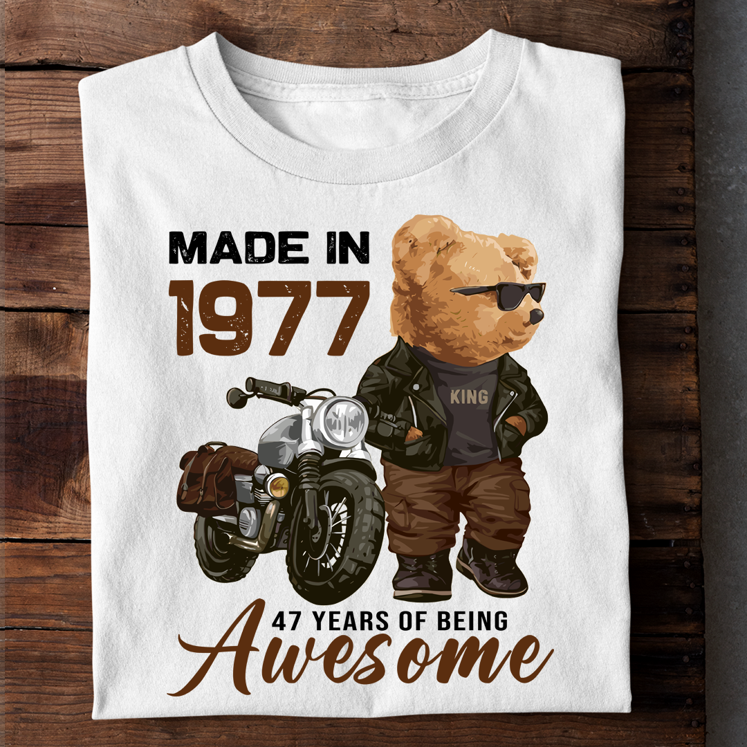 MADE IN 1977 47 YEARS OF BEING AWESOME LUXURY T SHIRT