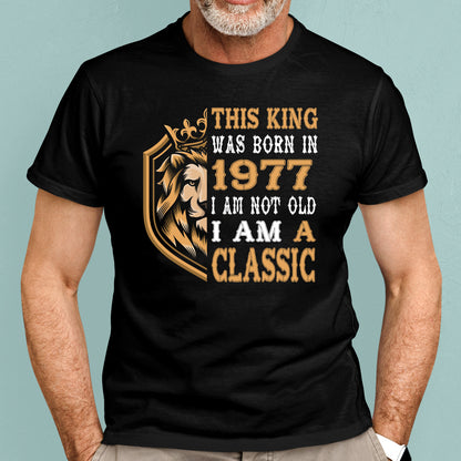 THIS KING WAS BORN IN 1977 I AM NOT OLD I AM A CLASSIC LUXURY TSHIRT