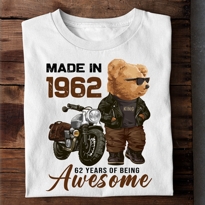 MADE IN 1962 62 YEARS OF BEING AWESOME LUXURY T  SHIRT