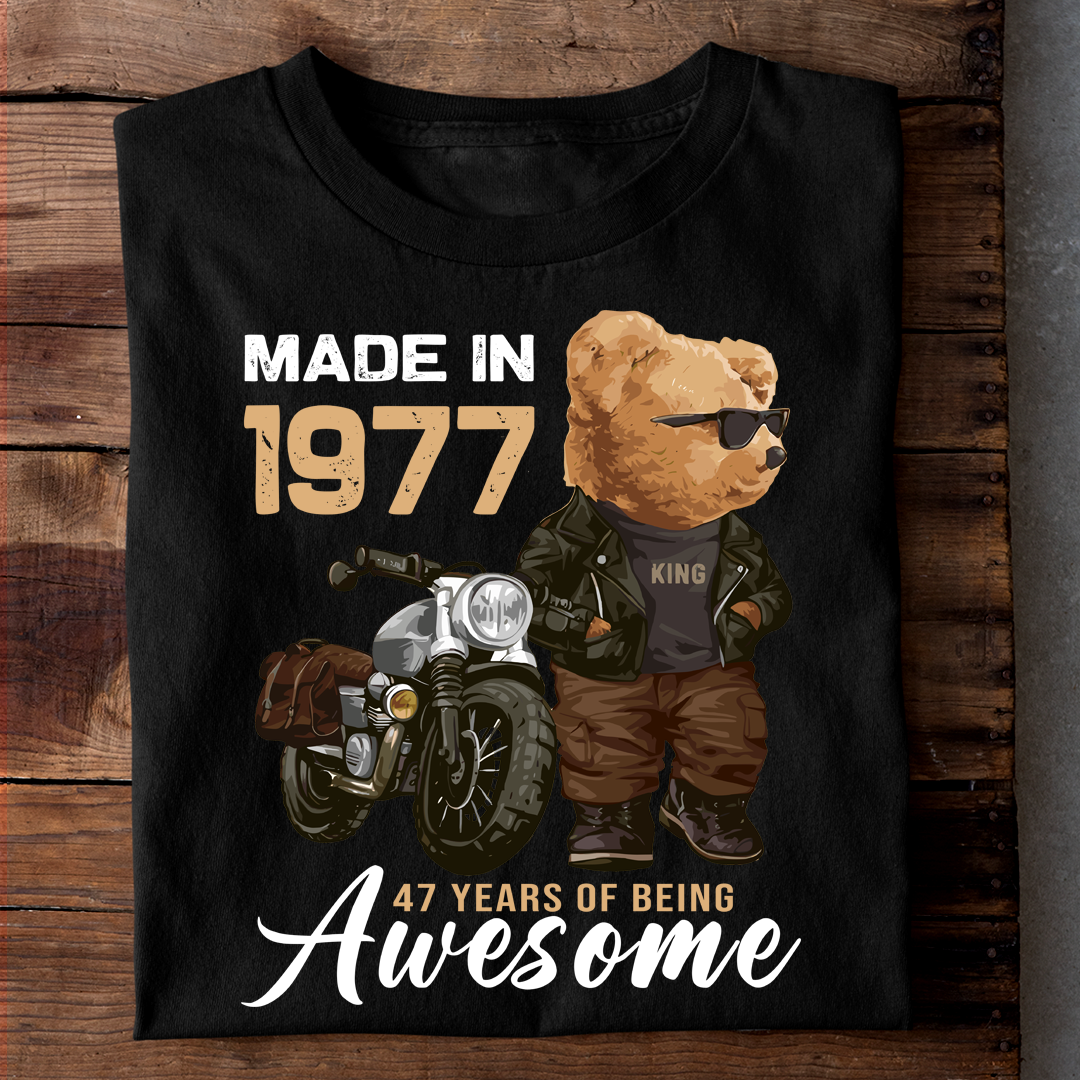 MADE IN 1977 47 YEARS OF BEING AWESOME LUXURY T  SHIRT